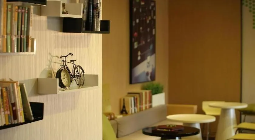 Iu Hotel Zhengzhou Wenhua Road Sanquan Road Branch 2*,