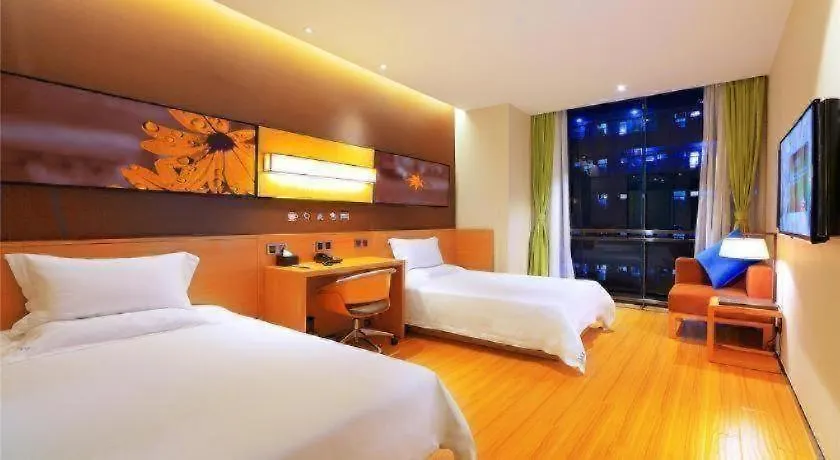 Iu Hotel Zhengzhou Wenhua Road Sanquan Road Branch 2*,  China